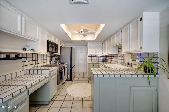 2511 E SHAW BUTTE Drive, Phoenix, AZ 85028