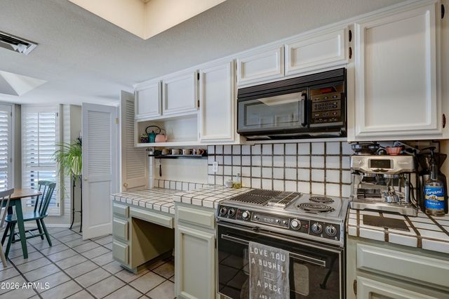 2511 E SHAW BUTTE Drive, Phoenix, AZ 85028