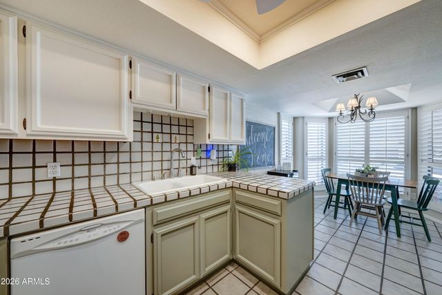 2511 E SHAW BUTTE Drive, Phoenix, AZ 85028