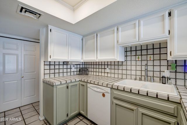 2511 E SHAW BUTTE Drive, Phoenix, AZ 85028