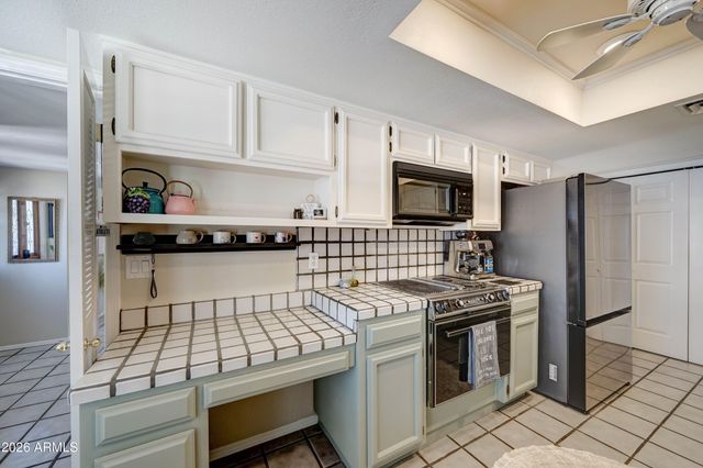 2511 E SHAW BUTTE Drive, Phoenix, AZ 85028
