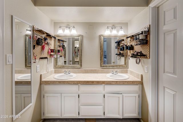 2511 E SHAW BUTTE Drive, Phoenix, AZ 85028
