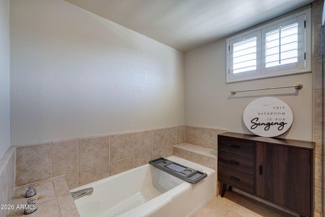 2511 E SHAW BUTTE Drive, Phoenix, AZ 85028