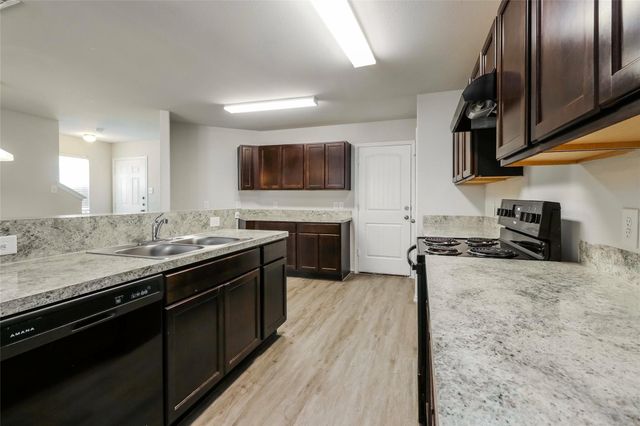 512 Meadow Park Drive, Willis, TX 77378