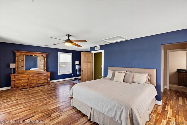 2022 Willow Beach Street, Keego Harbor, MI 48320