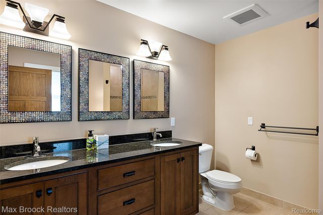 2022 Willow Beach Street, Keego Harbor, MI 48320