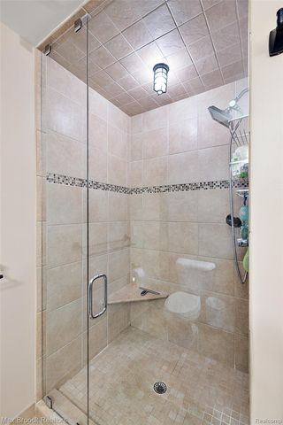 2022 Willow Beach Street, Keego Harbor, MI 48320