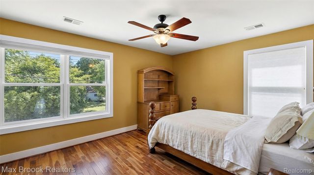 2022 Willow Beach Street, Keego Harbor, MI 48320