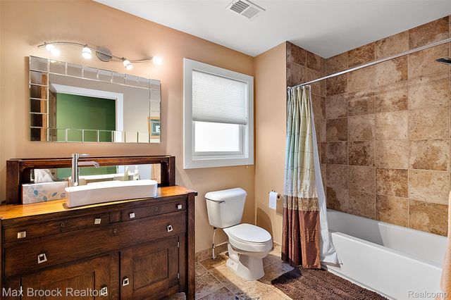 2022 Willow Beach Street, Keego Harbor, MI 48320