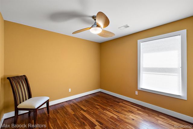 2022 Willow Beach Street, Keego Harbor, MI 48320