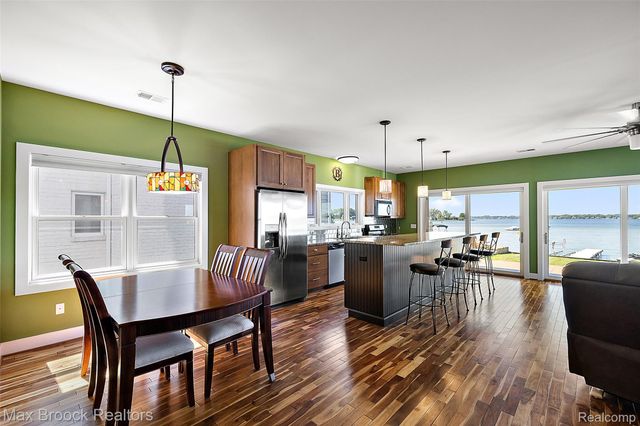 2022 Willow Beach Street, Keego Harbor, MI 48320