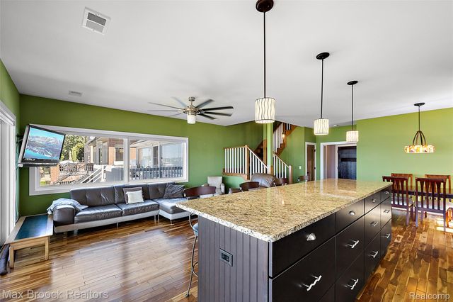 2022 Willow Beach Street, Keego Harbor, MI 48320