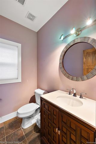 2022 Willow Beach Street, Keego Harbor, MI 48320