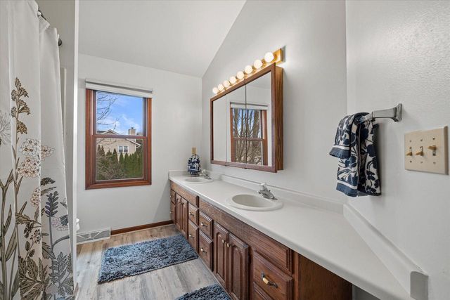 W350N6781 Baltic Pass, Oconomowoc, WI 53066