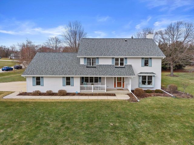 W350N6781 Baltic Pass, Oconomowoc, WI 53066