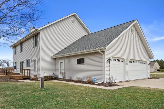 W350N6781 Baltic Pass, Oconomowoc, WI 53066