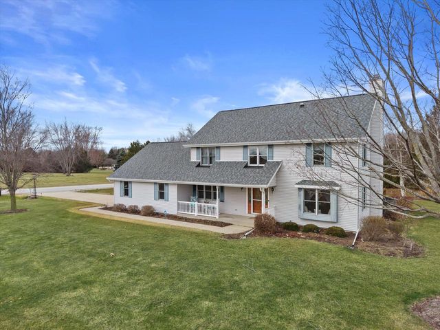 W350N6781 Baltic Pass, Oconomowoc, WI 53066