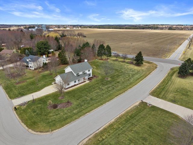 W350N6781 Baltic Pass, Oconomowoc, WI 53066