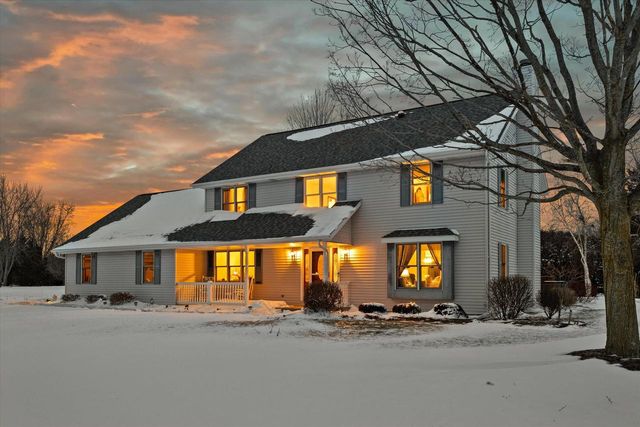 W350N6781 Baltic Pass, Oconomowoc, WI 53066