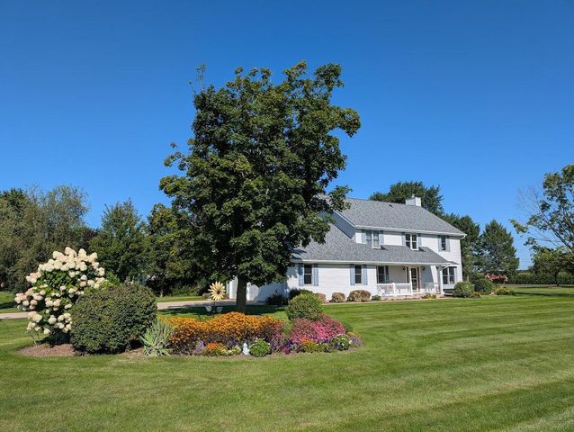 W350N6781 Baltic Pass, Oconomowoc, WI 53066