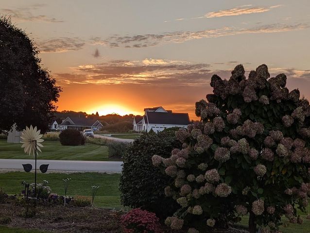 W350N6781 Baltic Pass, Oconomowoc, WI 53066