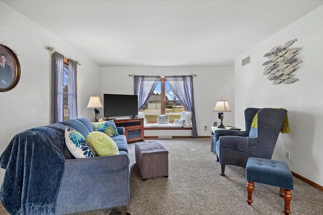 W350N6781 Baltic Pass, Oconomowoc, WI 53066