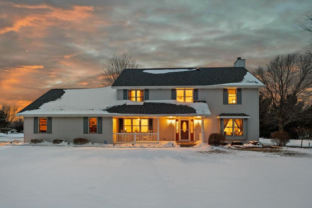 W350N6781 Baltic Pass, Oconomowoc, WI 53066