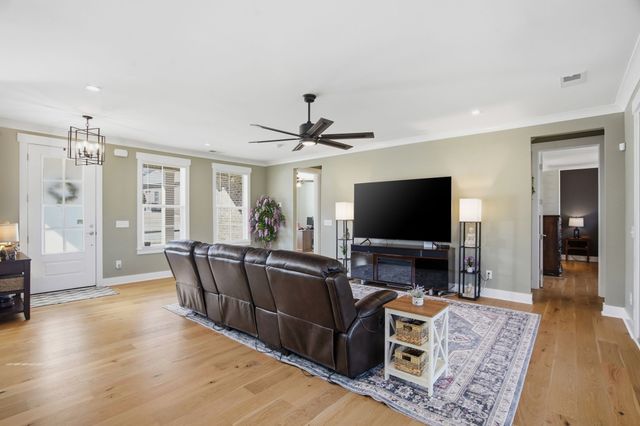 208 Faraway Hills Dr, Gallatin, TN 37066