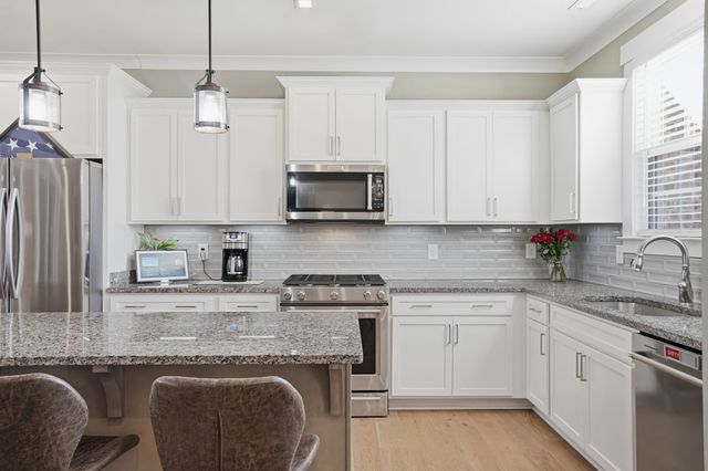 208 Faraway Hills Dr, Gallatin, TN 37066