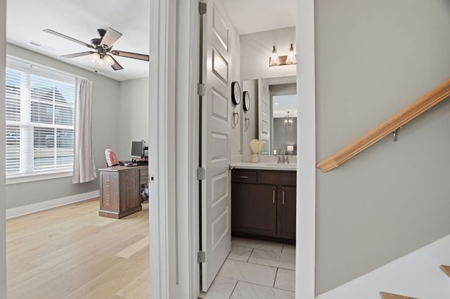 208 Faraway Hills Dr, Gallatin, TN 37066