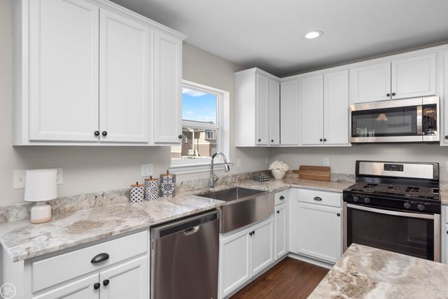 3923 Maple Lane, Auburn Hills, MI 48326