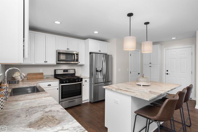 3923 Maple Lane, Auburn Hills, MI 48326