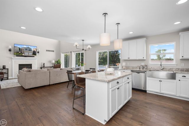 3923 Maple Lane, Auburn Hills, MI 48326