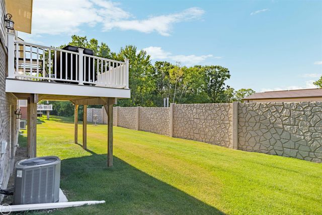3923 Maple Lane, Auburn Hills, MI 48326