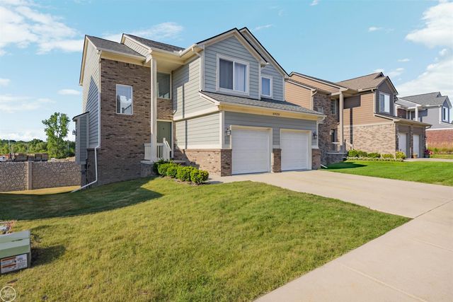 3923 Maple Lane, Auburn Hills, MI 48326