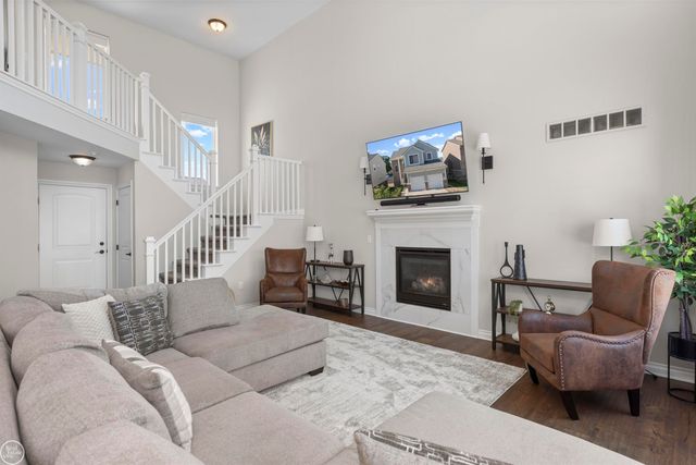 3923 Maple Lane, Auburn Hills, MI 48326