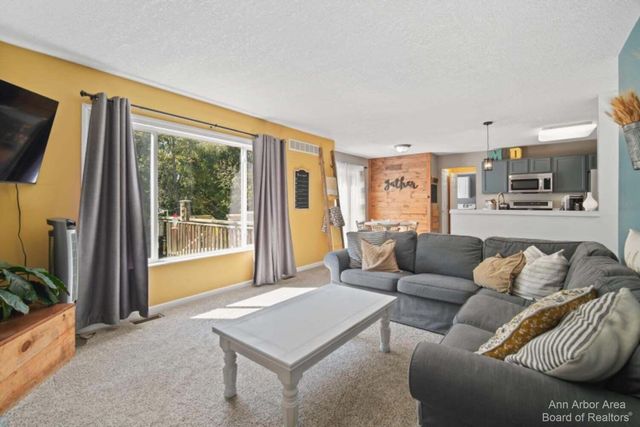 214 Glenwood Circle, Manchester, MI 48158