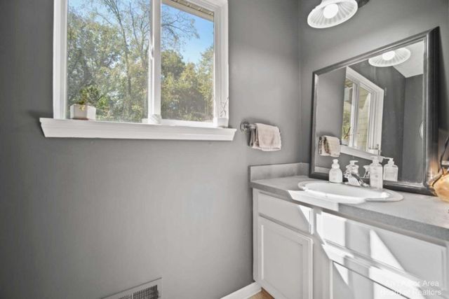 214 Glenwood Circle, Manchester, MI 48158