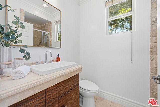 850 N Croft Avenue 202, West Hollywood, CA 90069