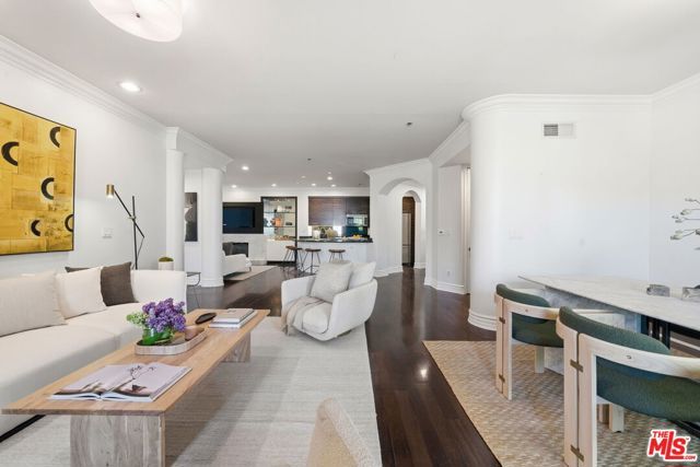850 N Croft Avenue 202, West Hollywood, CA 90069