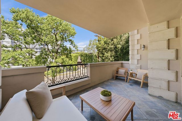 850 N Croft Avenue 202, West Hollywood, CA 90069