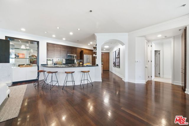 850 N Croft Avenue 202, West Hollywood, CA 90069