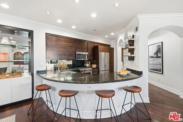 850 N Croft Avenue 202, West Hollywood, CA 90069