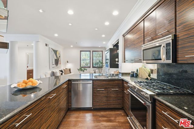 850 N Croft Avenue 202, West Hollywood, CA 90069