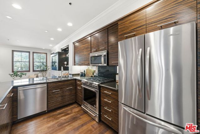 850 N Croft Avenue 202, West Hollywood, CA 90069
