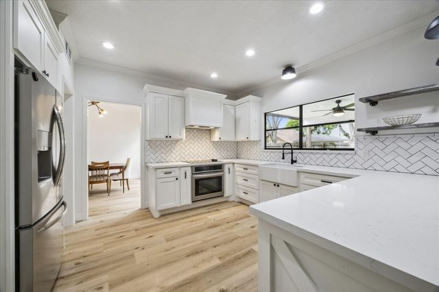 823 Millpond Drive, Sugar Land, TX 77498