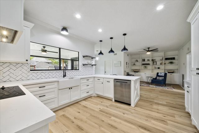 823 Millpond Drive, Sugar Land, TX 77498