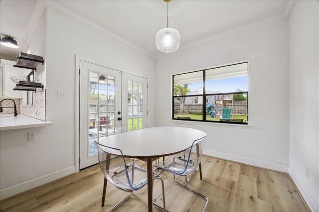 823 Millpond Drive, Sugar Land, TX 77498