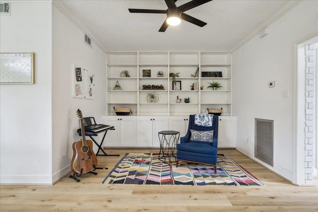 823 Millpond Drive, Sugar Land, TX 77498