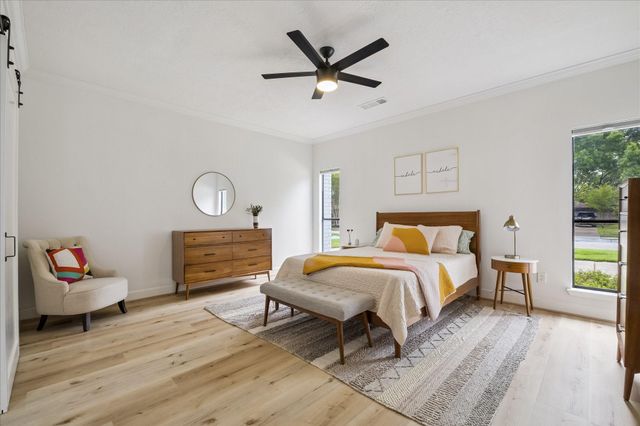 823 Millpond Drive, Sugar Land, TX 77498